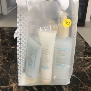Bundle Mary Kay Satin Hands